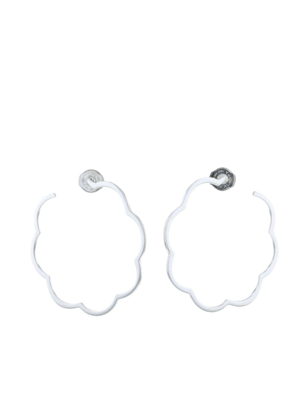 Pre-owned Chanel White Gold Camellia Earrings