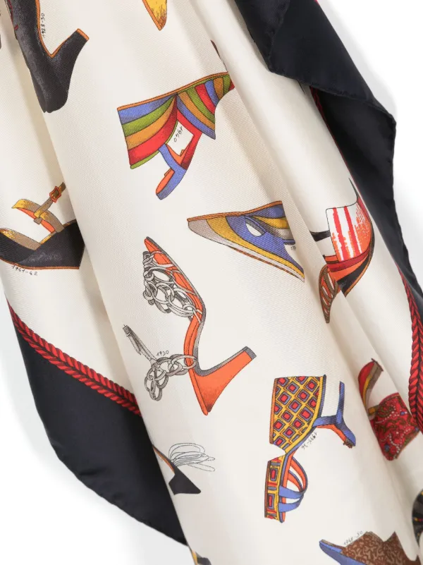 【関税&送料込】Ferragamo Scarfs 29740883_59511566_600.jpg