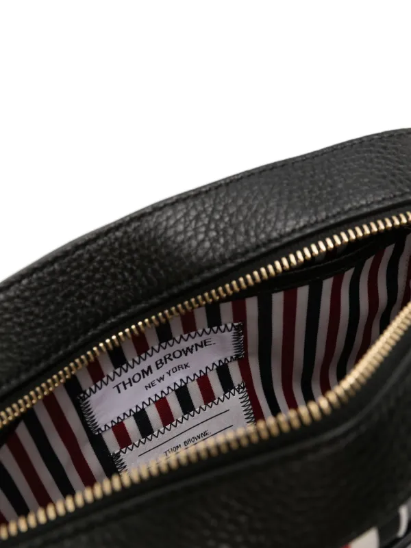 Thom Browne 4BAR カメラバッグ | ブラック | FARFETCH JP
