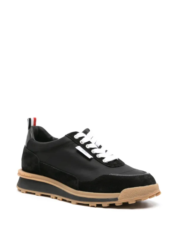 【関税込み】Thom Browne カーキ Alumni スニーカー Thom Browne Alumni Suede Sneakers | Black | FARFETCH