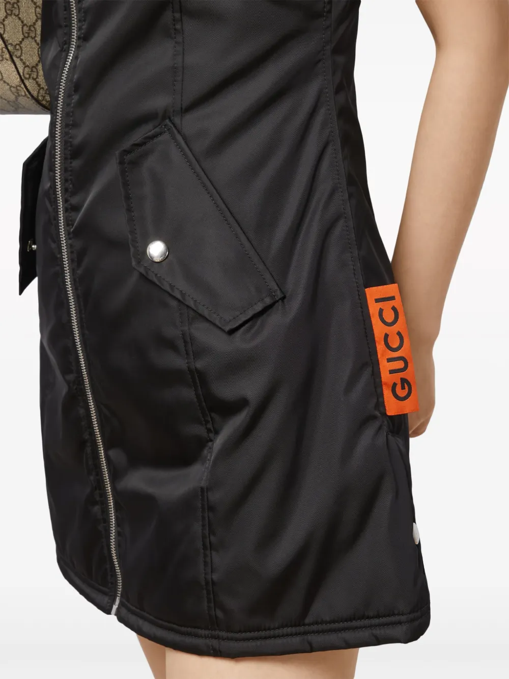 Gucci Mini-jurk met geborduurd logo en rits Zwart