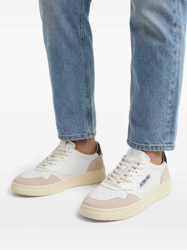 Autry レザースニーカー | ホワイト | FARFETCH JP