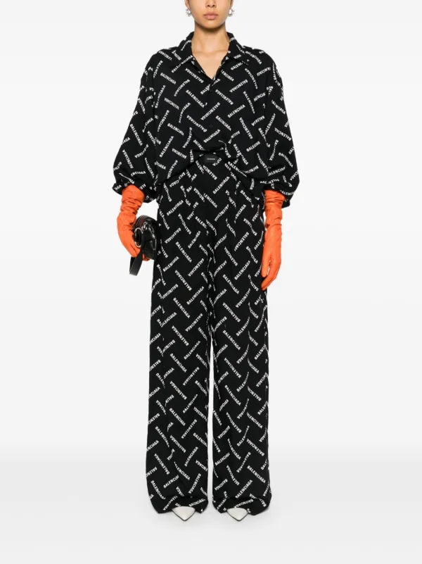 Balenciaga ロゴ シャツ | ブラック | FARFETCH JP