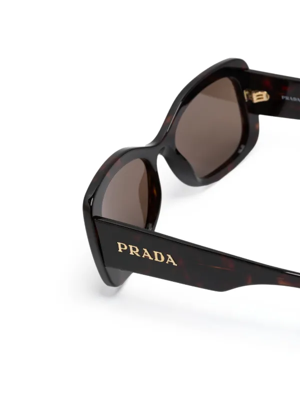 Prada Eyewear スクエアフレーム サングラス | ブラウン | FARFETCH JP