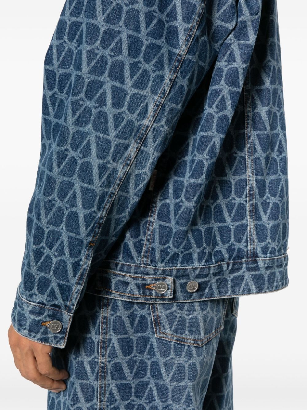 Shop Valentino Toile Iconographe-print Denim Jacket In Blue