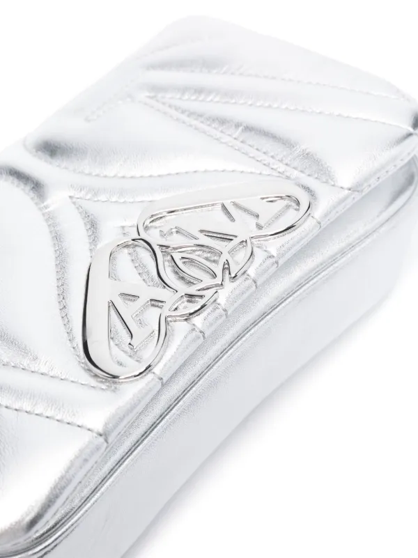 ショルダーバッグ・ポシェット Alexander Mcqueen The Mini Seal Crossbody - l - Silver Alexander McQueen Mini The Seal Shoulder Bag | Silver | FARFETCH