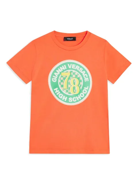 Versace Kids playera estilo universitario con logo estampado