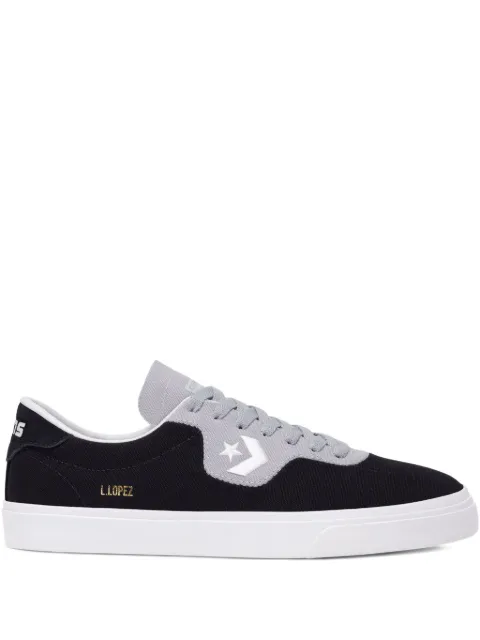 Converse tenis con logo bordado