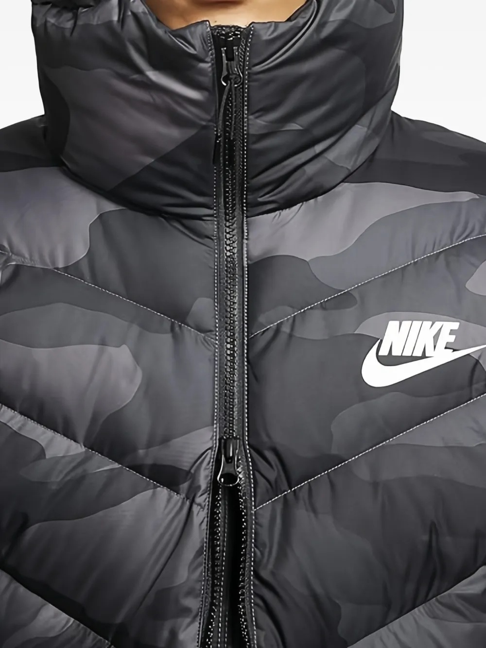 Nike down-fill camouflage puffer jacket Zwart