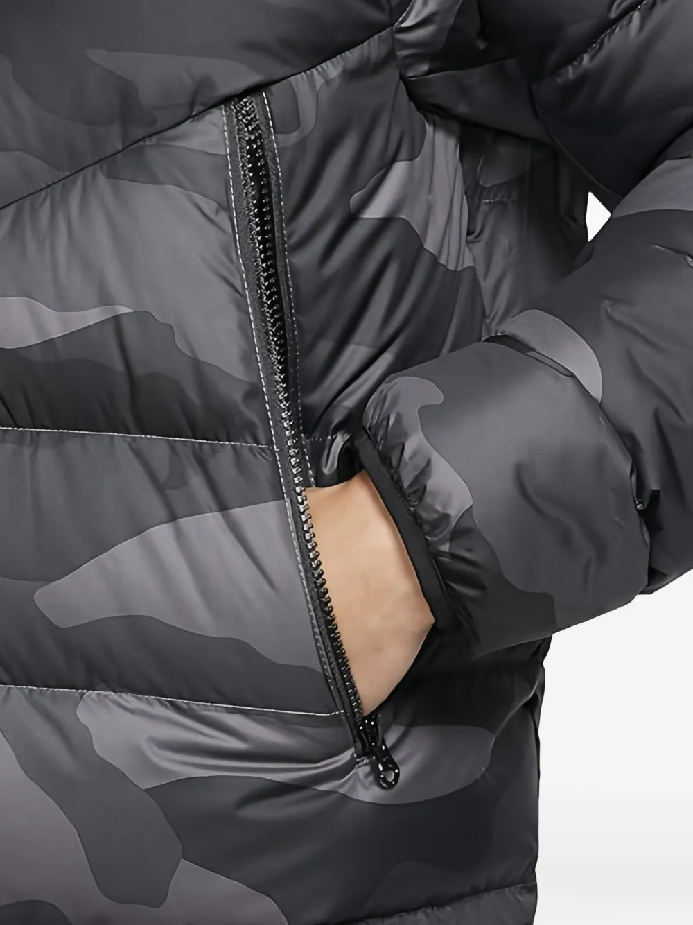 Nike down-fill camouflage puffer jacket Zwart