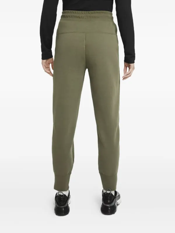 nike track pants with zip pockets