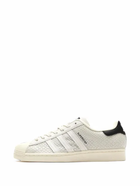 adidas tenis Superstar con efecto de piel de serpiente