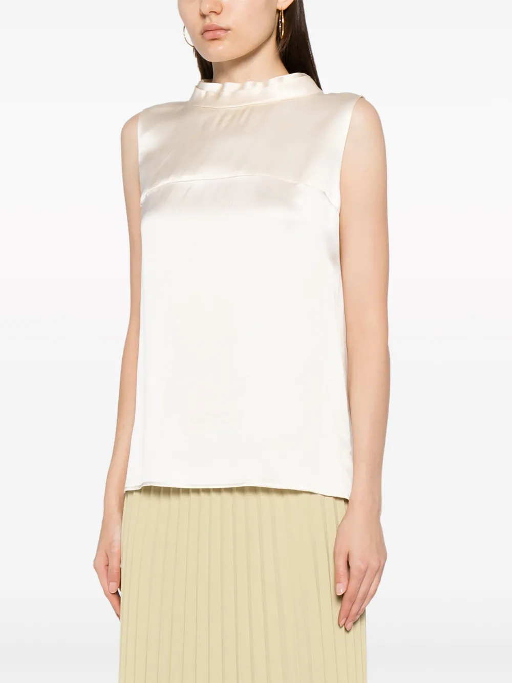 Pre-owned Chanel Mock-neck Sleeveless Silk Top In 中性色