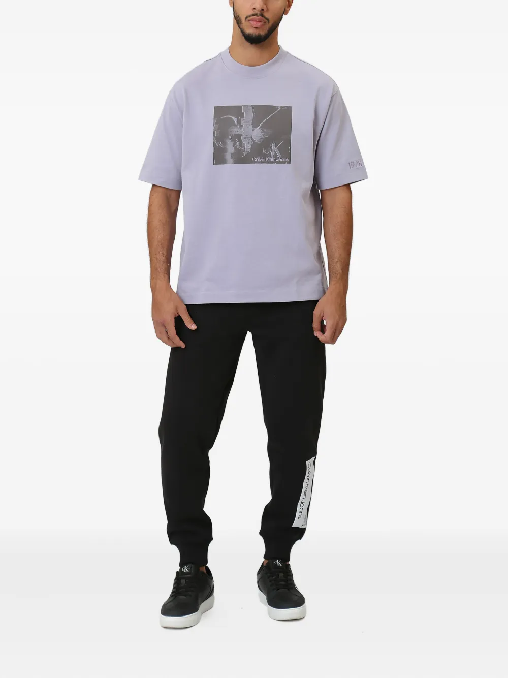 Calvin Klein playera con estampado gráfico | Playeras | Image 2