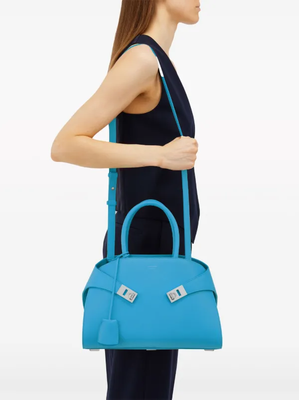 FERRAGAMO Hug ハンドバッグ(S) ミッドナイトブルー FERRAGAMO Hug ハンドバッグ(S) ミッドナイトブルー