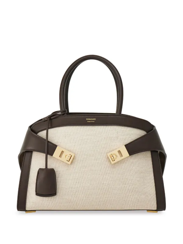 ハンドバッグ Ferragamo  Hug Bag (S) Ferragamo Hug ハンドバッグ S | ニュートラル | FARFETCH JP