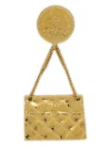 CHANEL Pre-Owned 1980s quilted bag brooch pin - Gold