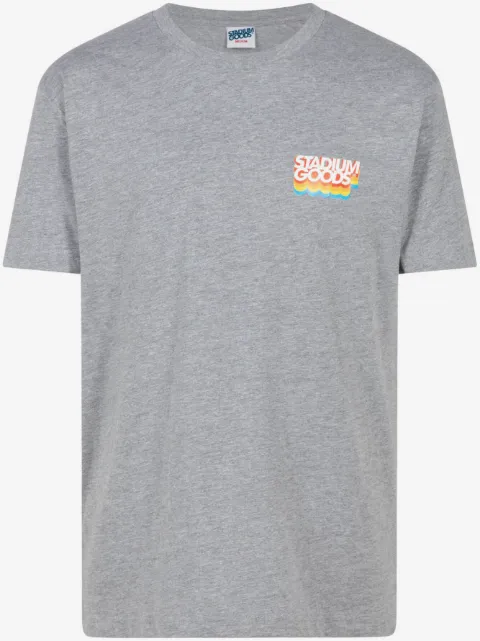STADIUM GOODS® playera Gradient Logo