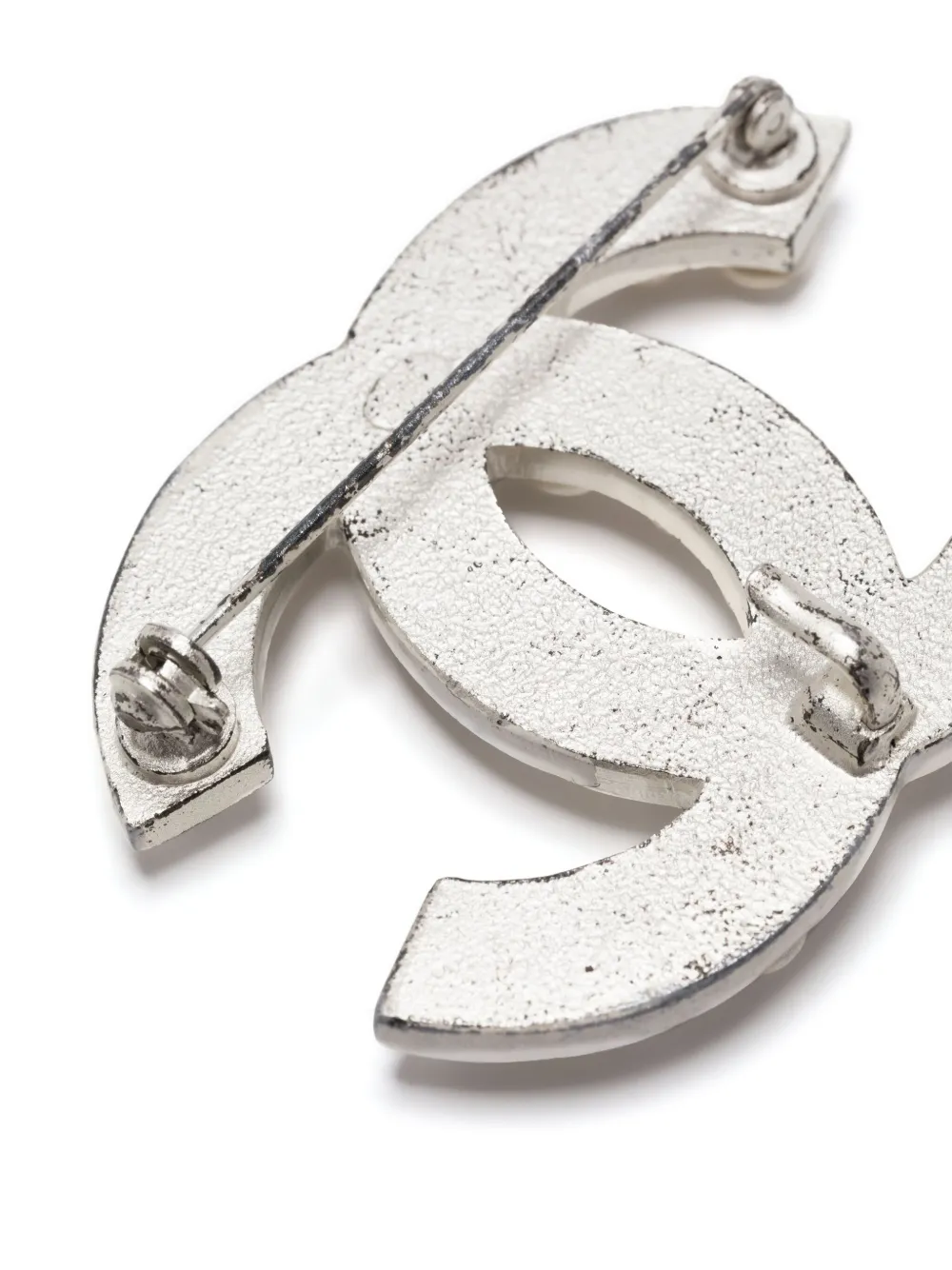 Pre-owned Chanel 2003 Cc-shaped Pearl-embellished Brooch In White