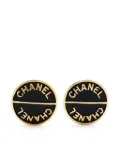 CHANEL Pre-Owned 1990s logo-embossed clip-on earrings - Black