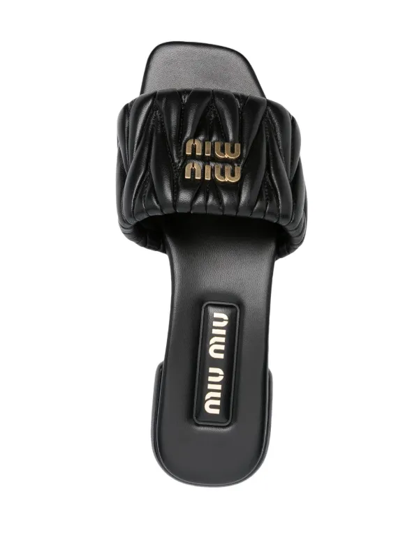サンダル・ミュール MIU MIU MATELASSE LEATHER FLAT SANDALS Miu Miu Matelassé Leather Sandals | Black | FARFETCH