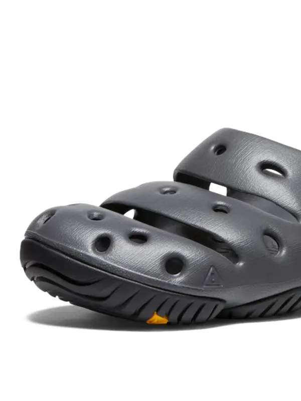 KEEN FOOTWEAR Yogui Mules | Black | FARFETCH JO