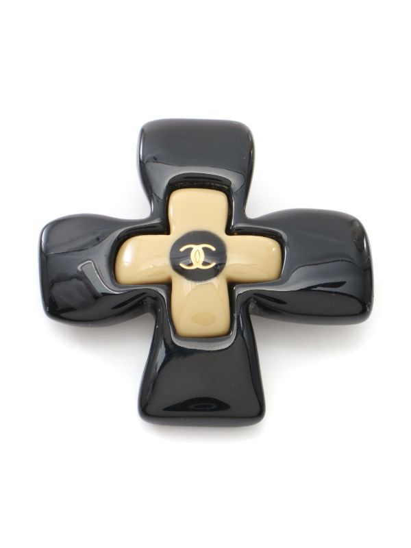 Chanel hot sale enamel brooch