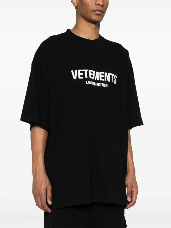 VETEMENTS logo-print Cotton T-shirt | Black | FARFETCH VETEMENTS logo-print Cotton T-shirt | Black | FARFETCH