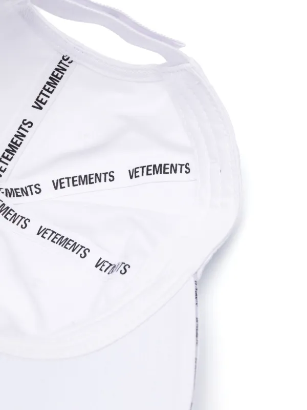 VETEMENTS ロゴ キャップ | ホワイト | FARFETCH JP