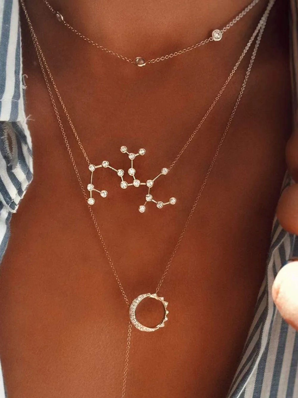 Logan Hollowell collar Sagittarius Constellation en oro amarillo de 14kt con diamante | Joyas de lujo | Image 2