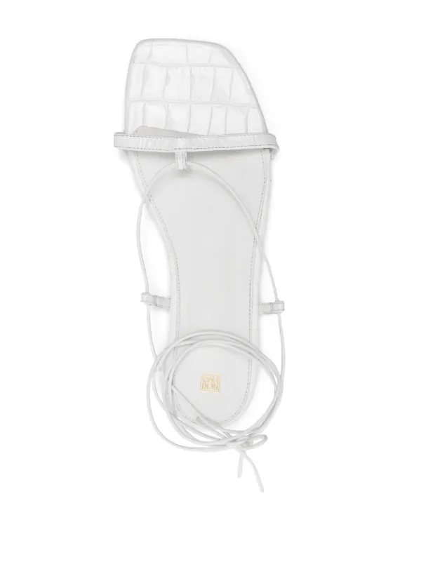 【送料&関税込】TotAme Croco Tie Single-toe Strap Sandals TOTEME The Croco Tie Sandals | White | FARFETCH JO