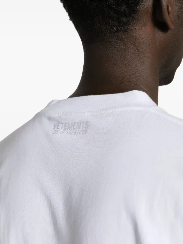 Tシャツ・カットソー VETEMENTS White Cotton T-Shirt Vetements Logo Cotton T-Shirt - White - Women | UE64TR150WWHITE