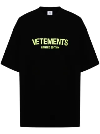 VETEMENTS ロゴ Tシャツ | ブラック | FARFETCH JP