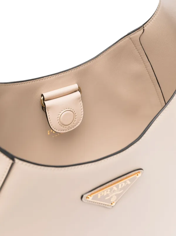 Prada トライアングルロゴ ショルダーバッグ | ニュートラル