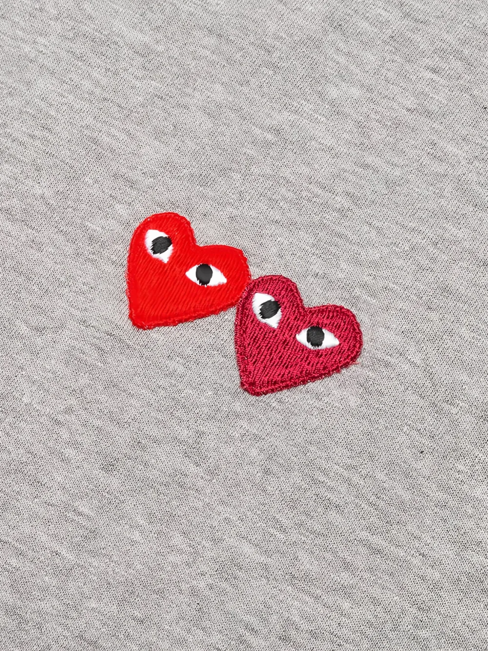Comme Des Garçons Play T-shirt met hartpatch Grijs