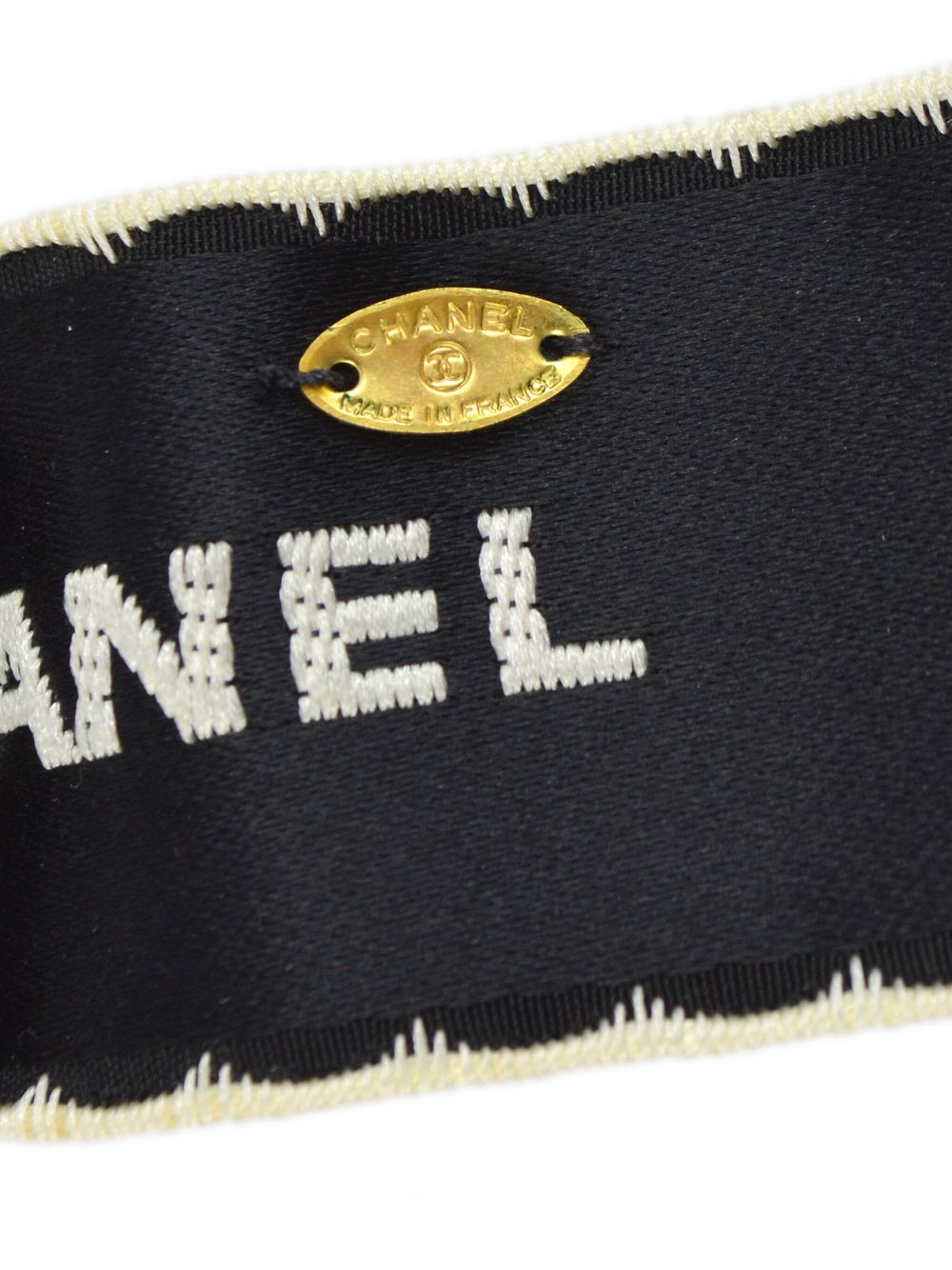 CHANEL 1990-2000 logo-embroidered ribbon pin Women