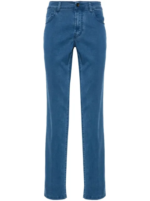 Canali jeans con parche del logo