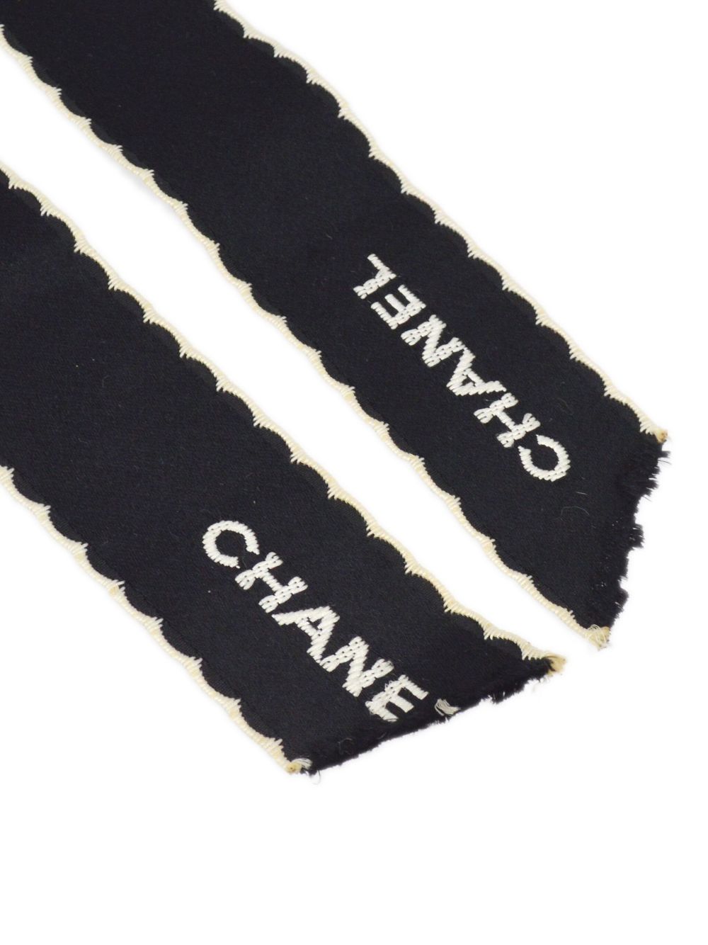 CHANEL 1990-2000s bow ribbon pin Women