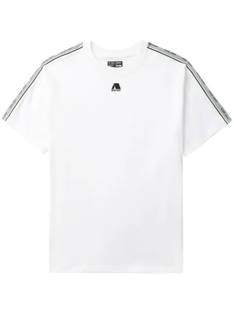 izzue playera con franja del logo