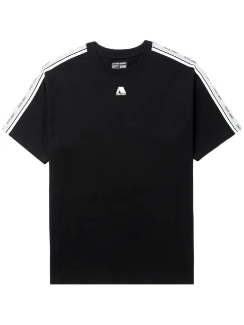 izzue playera con franja del logo