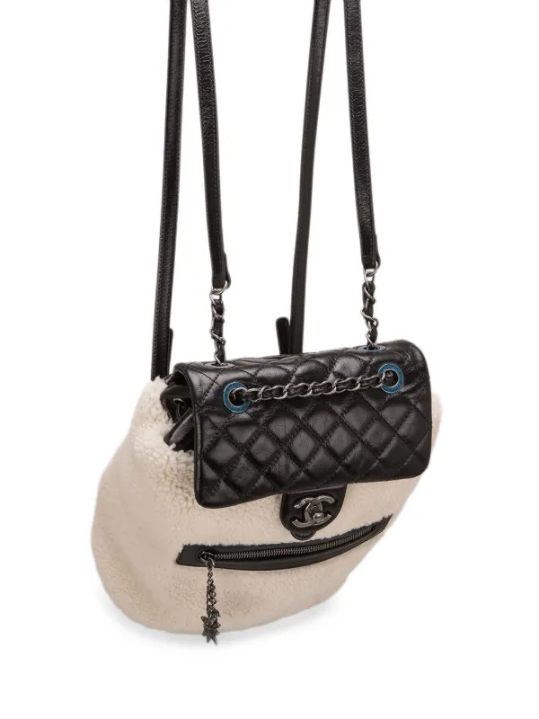 CHANEL Pre-Owned Mountain Shearling Backpack | Black | FARFETCH display picture 2