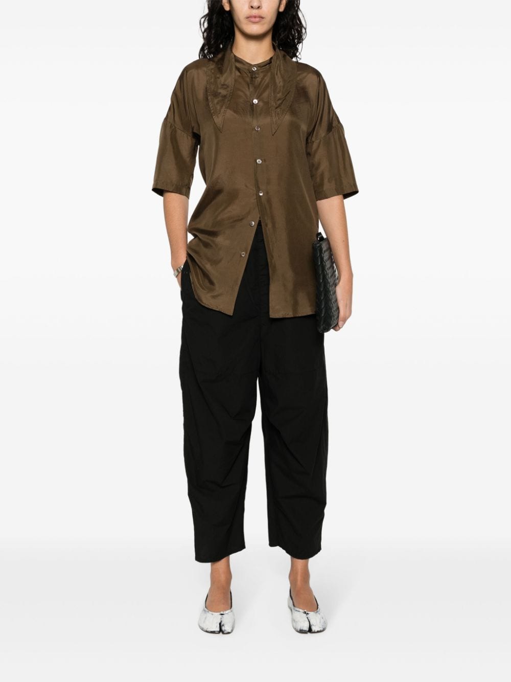 Shop Lemaire Tapered-leg Cropped Trousers In 黑色