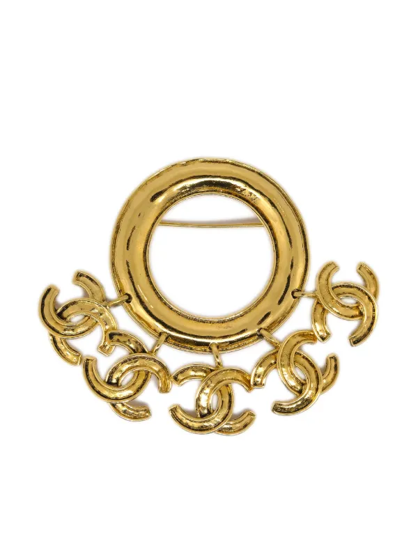 Chanel Pre-owned 1994 CC Hoop Brooch in Gold