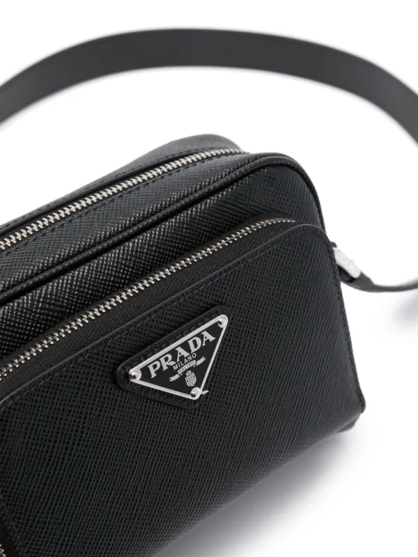 PRADA ブラック メッセンジャーバッグ Prada ロゴ メッセンジャーバッグ | ブラック | FARFETCH JP