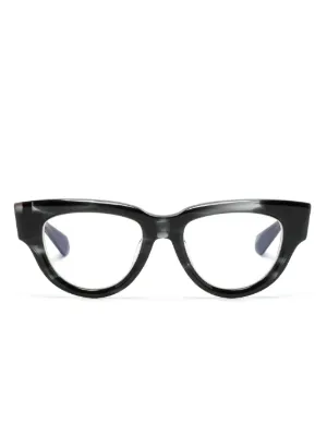 Valentino ヴァレンティノ スタッズ サングラス ヴァレンティノ、アイウェアコレクションより第二弾となる新作の