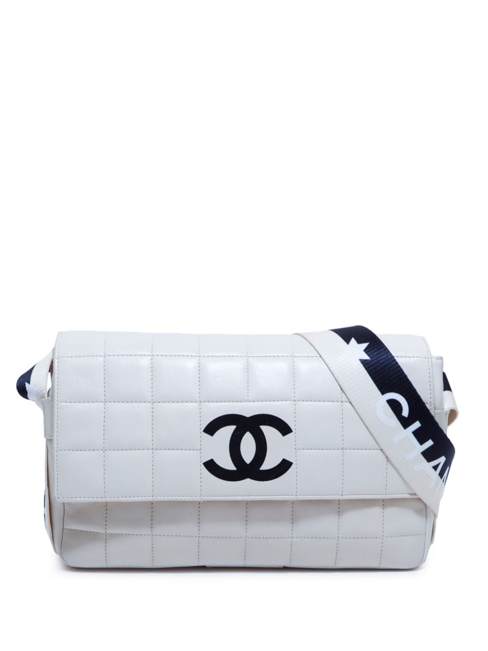 Pre-owned Chanel 2000-2002 East West Shoulder Bag In White