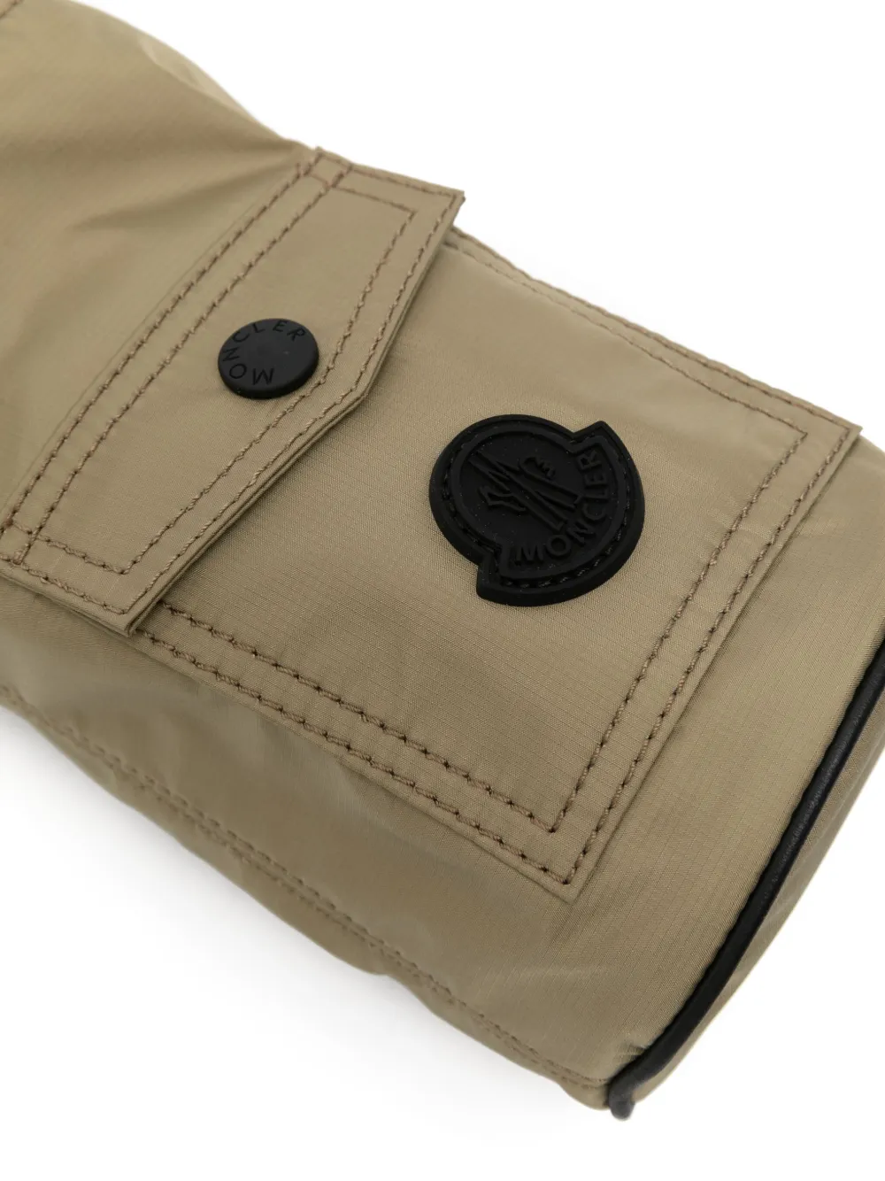 Moncler Vissershoed met logopatch Beige