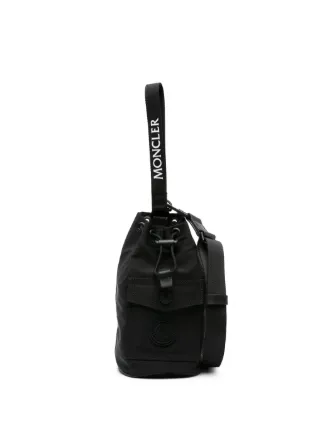 Moncler ロゴパッチ バケットバッグ | ブラック | FARFETCH JP