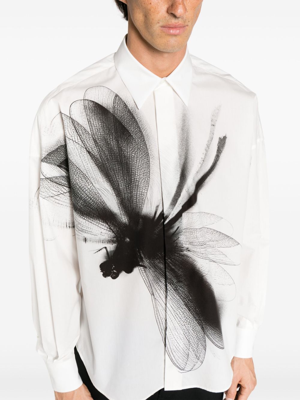 Shop Alexander Mcqueen Dragonfly-print Cotton Shirt In Weiss