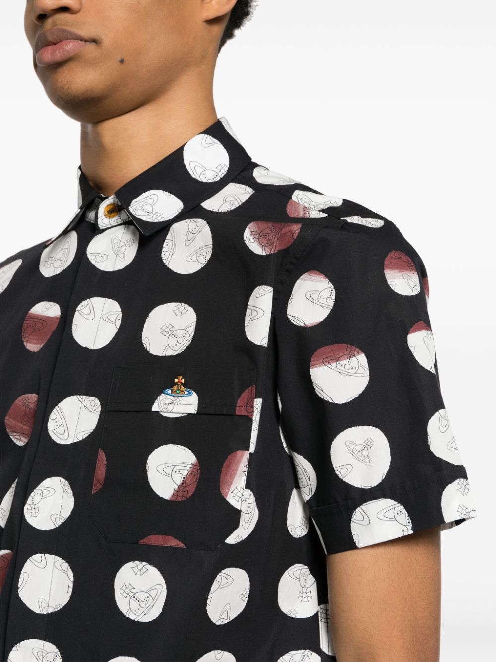 Shop Vivienne Westwood Classis Ss Orb-logo Print Shirt In 黑色
